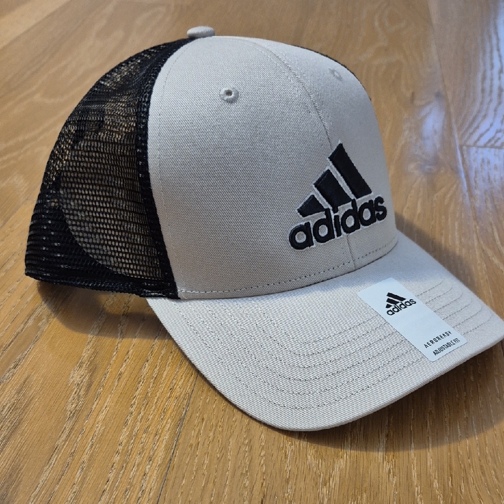 [NWT] Adidas Cream and Black Mesh Cap